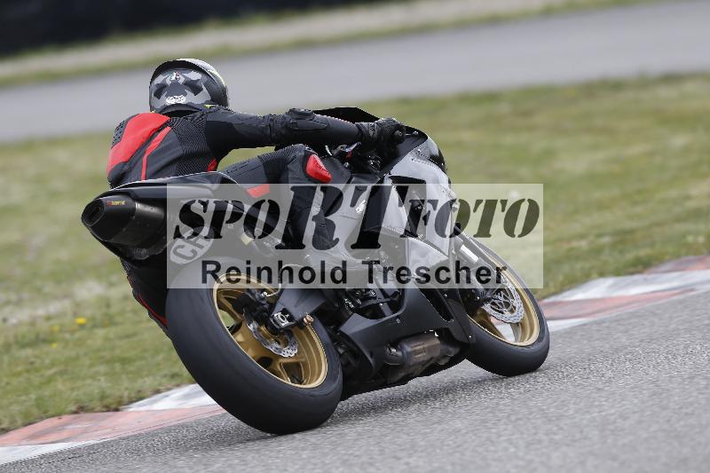 /Archiv-2025/06 18.04.2025 Speer Racing ADR/Gruppe gelb/backside
